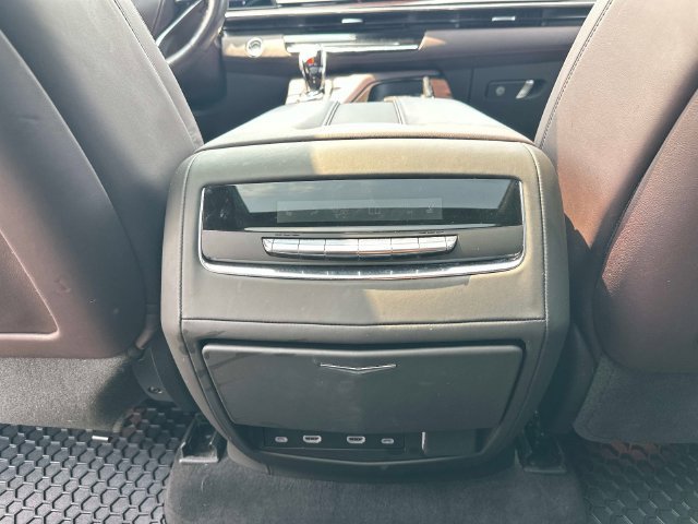 Used 2023 Cadillac Escalade ESV Premium Luxury Platinum AWD/4WD image 18