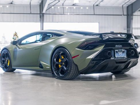 Used 2023 Lamborghini Huracan Tecnica image 4