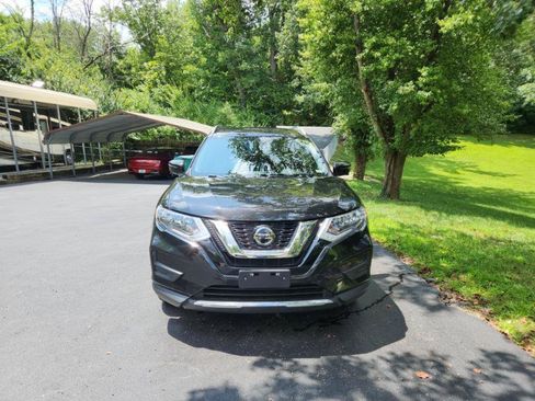 Used 2019 Nissan Rogue SV w/ Premium Package AWD/4WD image 4