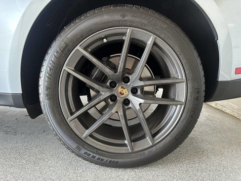 Used 2023 Porsche Macan Turbo image 41