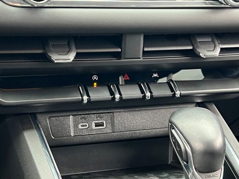 Used 2024 GMC Canyon Elevation image 21