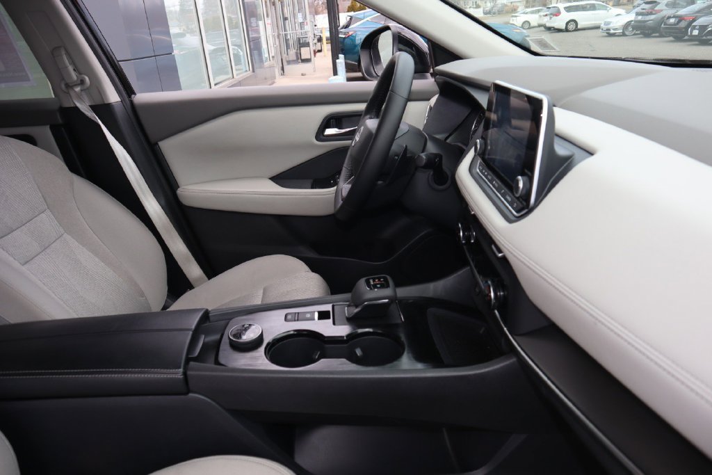 Certified 2025 Nissan Rogue SV AWD/4WD image 23