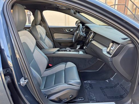 Used 2020 Volvo V60 T6 R-Design FWD image 16