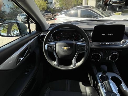 Used 2025 Chevrolet Blazer LT image 11