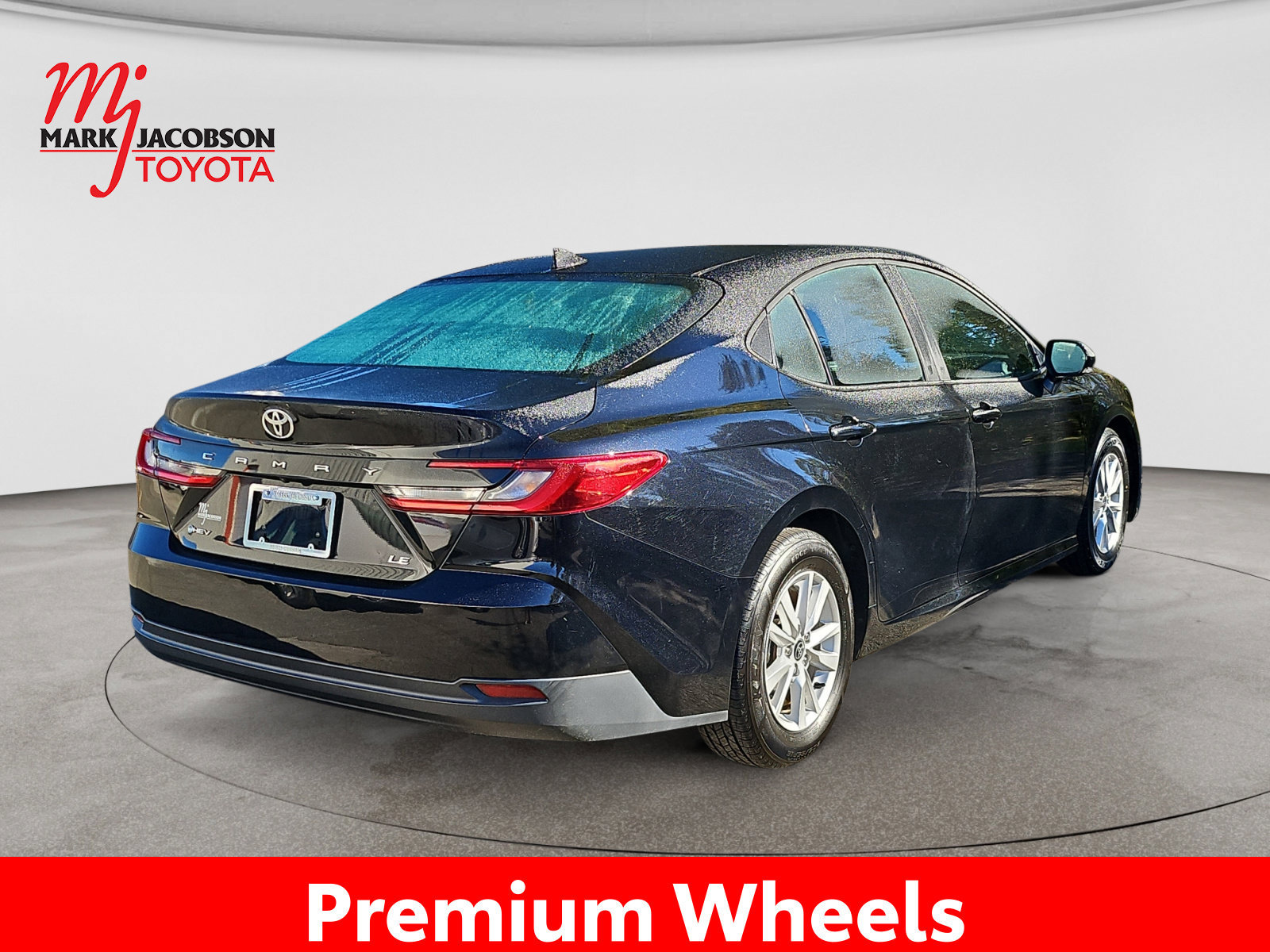 Used 2025 Toyota Camry LE FWD image 9