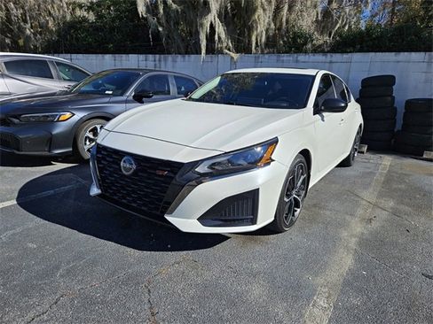 Used 2024 Nissan Altima 2.5 SR w/ SR Premium Package image 2