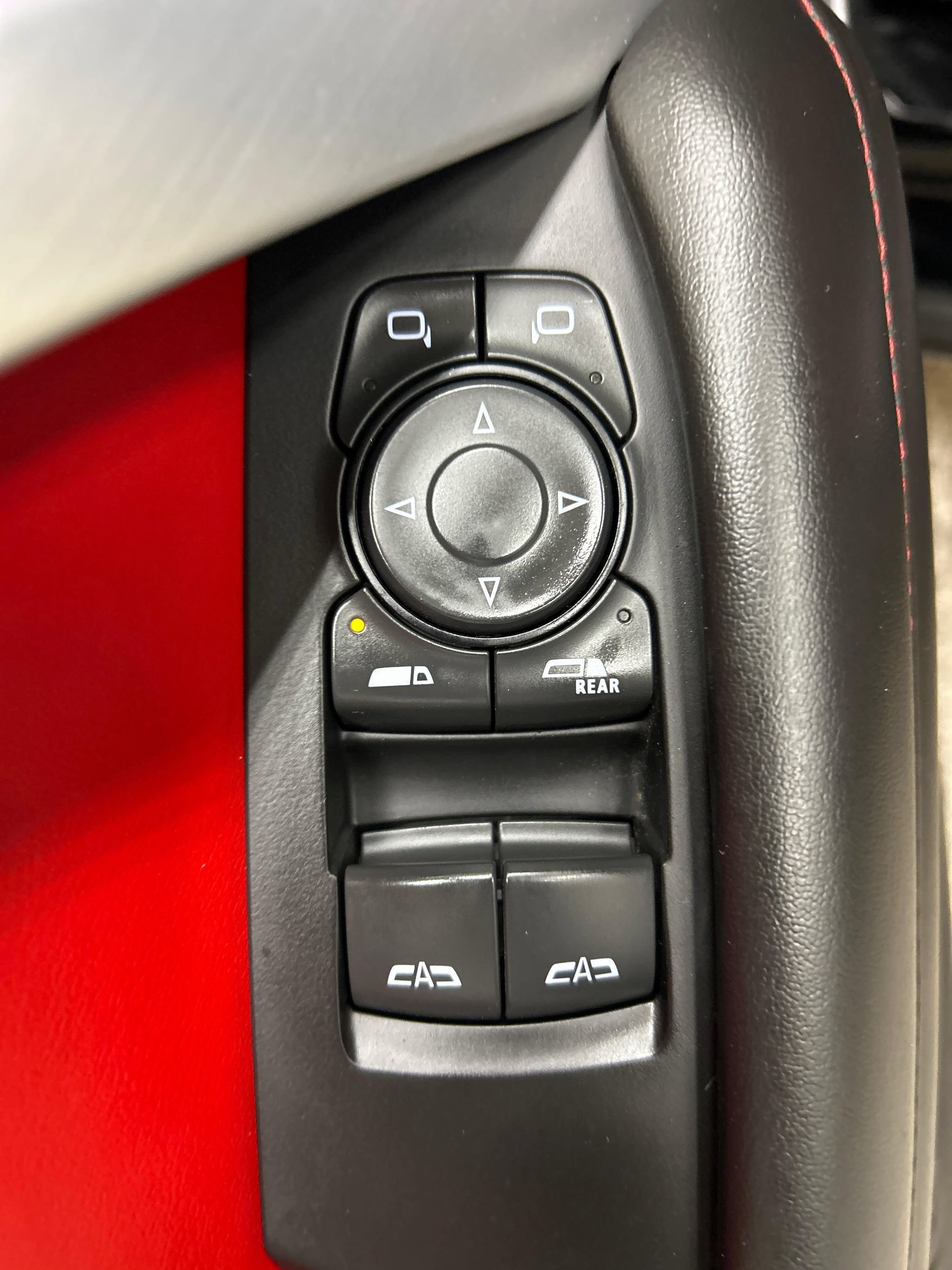 Used 2018 Chevrolet Camaro SS RWD image 9
