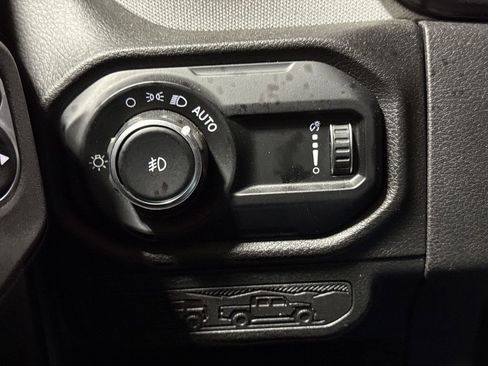 Used 2025 Jeep Wrangler Unlimited Sport AWD/4WD image 18