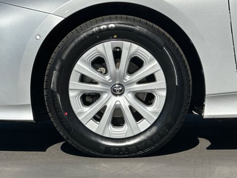 Certified 2021 Toyota Prius LE w/ Carpet Mat Package (TMS) FWD image 25