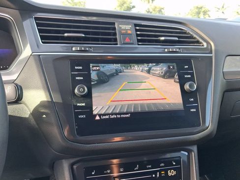 Certified 2023 Volkswagen Tiguan SE FWD image 22