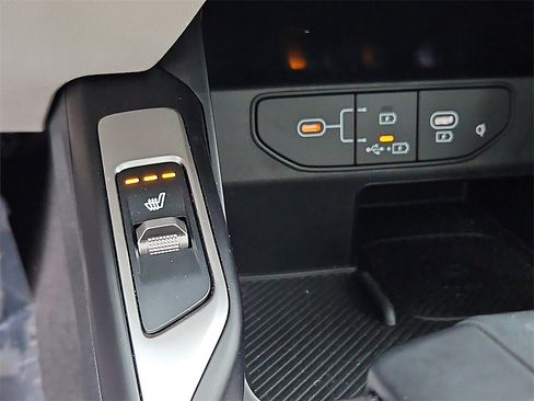 Certified 2025 Kia Sorento S w/ Panoramic Sunroof Package image 19