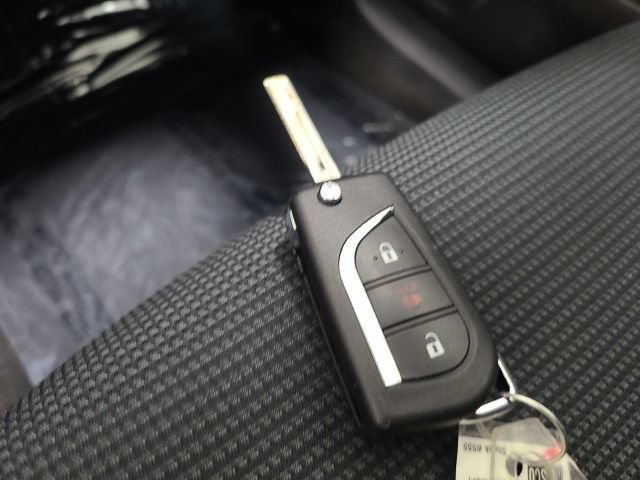 Used 2022 Toyota RAV4 LE w/ Carpet Mat Package (TMS) AWD/4WD image 31