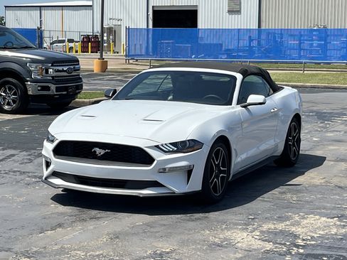 Used 2018 Ford Mustang Premium RWD image 3