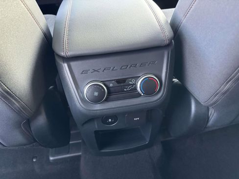 Used 2025 Ford Explorer Active image 35