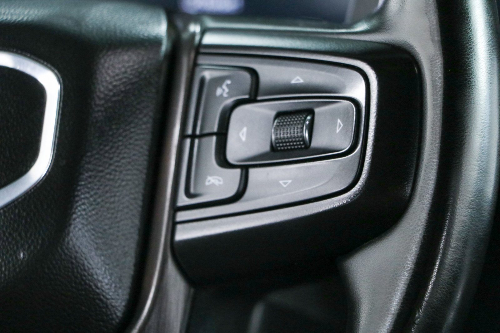 Used 2023 GMC Sierra 1500 AT4 w/ Technology Package AWD/4WD image 15