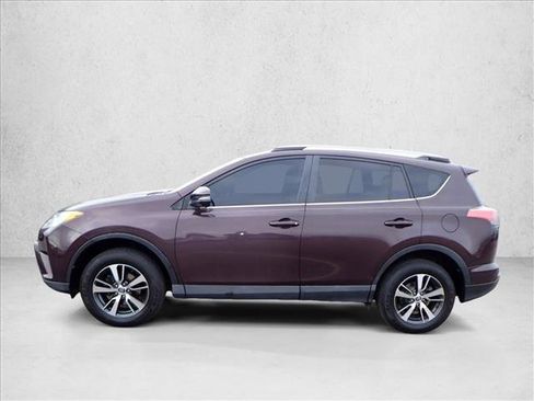 Used 2018 Toyota RAV4 XLE image 2