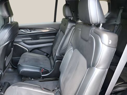 Used 2022 Jeep Grand Cherokee L Laredo AWD/4WD image 17