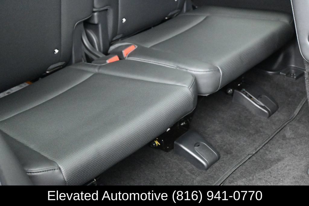 Used 2025 Hyundai Santa Fe Calligraphy AWD/4WD image 11