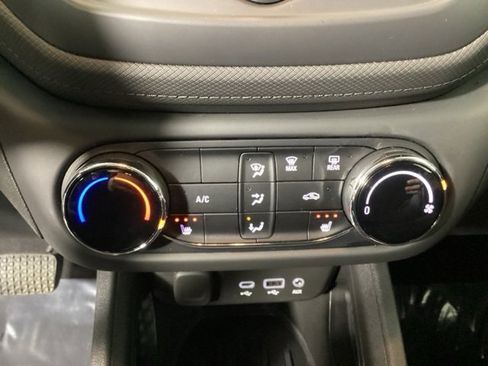 Used 2022 Chevrolet TrailBlazer LT w/ Driver Confidence Package image 23