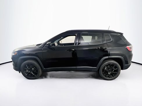Used 2022 Jeep Compass Latitude w/ Sun and Sound Group AWD/4WD image 8