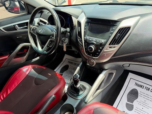 Used 2012 Hyundai Veloster w/ Style Pkg FWD image 11
