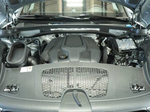 Certified 2024 Porsche Macan image 30