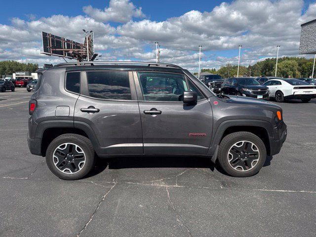 Used 2017 Jeep Renegade Trailhawk w/ Premium Trailhawk Package AWD/4WD image 11