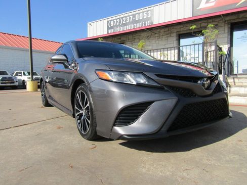 Used 2018 Toyota Camry SE image 6