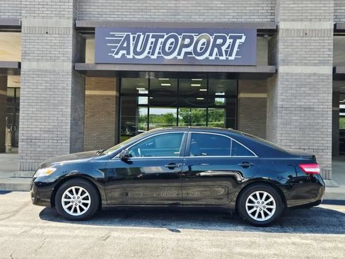 Used 2011 Toyota Camry XLE w/ SE/XLE Extra-Value Pkg FWD image 5