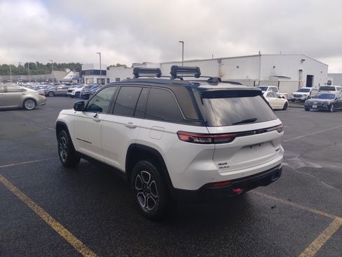 Used 2022 Jeep Grand Cherokee Trailhawk image 5