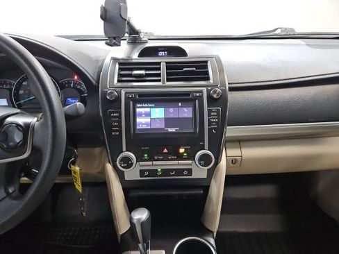 Used 2014 Toyota Camry LE image 16