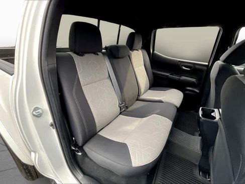 Used 2022 Toyota Tacoma TRD Sport image 17