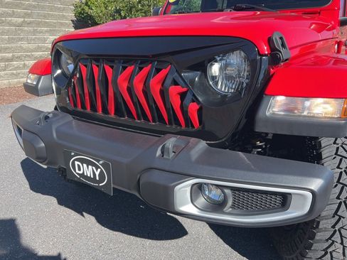 Used 2020 Jeep Wrangler Unlimited Sahara image 32