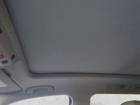 Used 2023 Volkswagen Tiguan SE w/ Panoramic Sunroof Package image 14