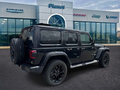 Used 2023 Jeep Wrangler Unlimited Sahara w/ Cold Weather Group AWD/4WD image 2