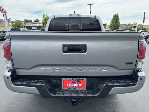 Used 2021 Toyota Tacoma TRD Sport w/ TRD Premium Sport Package AWD/4WD image 3