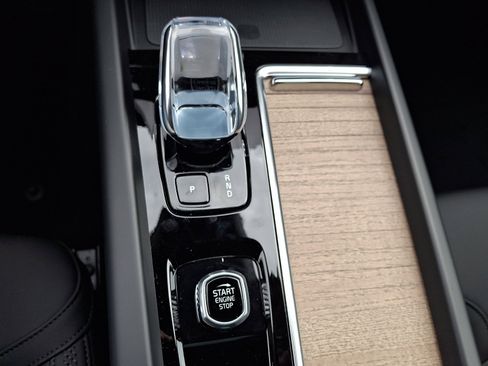 New 2026 Volvo XC60 B5 Plus w/ Protection Package Premier AWD/4WD image 9