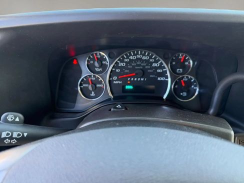Used 2019 Chevrolet Express 2500 w/ Driver Convenience Package RWD image 19