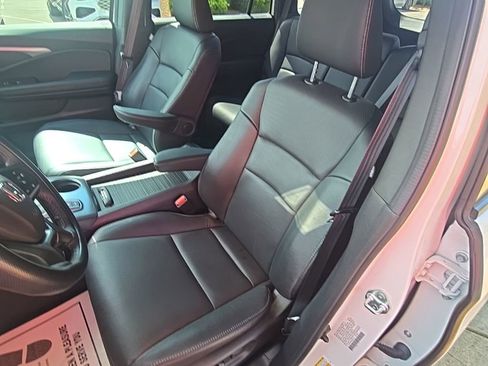 Used 2023 Honda Passport EX-L image 11