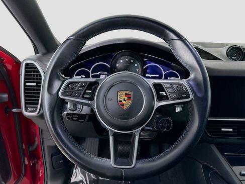 Used 2022 Porsche Cayenne Coupe image 12