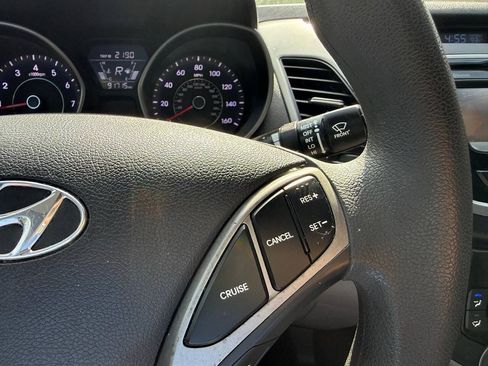 Used 2014 Hyundai Elantra SE w/ Option Group 02 FWD image 18