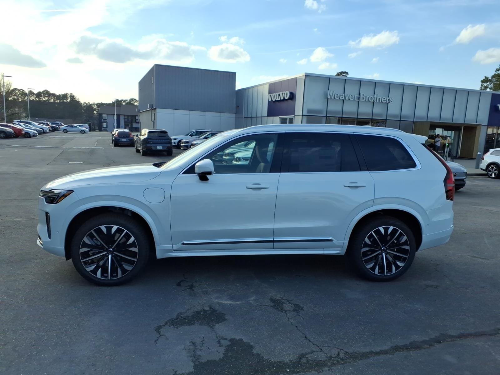 New 2026 Volvo XC90 T8 Plus w/ Protection Package Premier AWD/4WD image 8