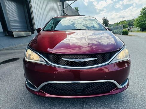 Used 2019 Chrysler Pacifica Touring-L w/ Advanced Safetytec Group FWD image 8