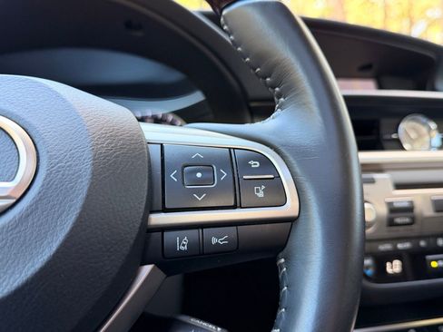 Used 2018 Lexus ES 350 w/ Luxury Package w/Wood Trim FWD image 26