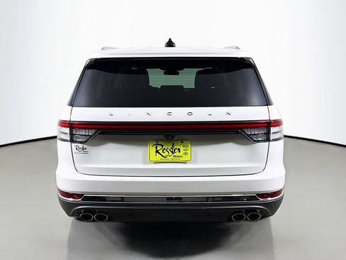Used 2025 Lincoln Aviator Reserve AWD/4WD image 7