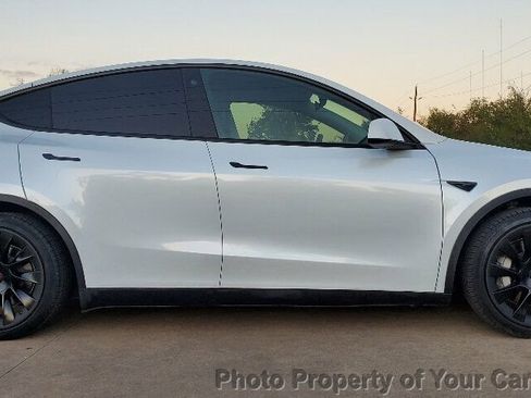 Used 2021 Tesla Model Y Long Range AWD/4WD image 11