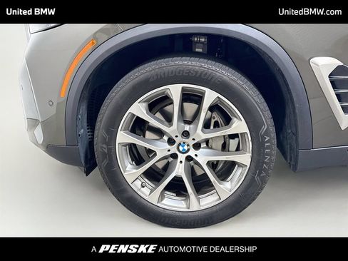 Used 2024 BMW X5 sDrive40i w/ Premium Package RWD image 2