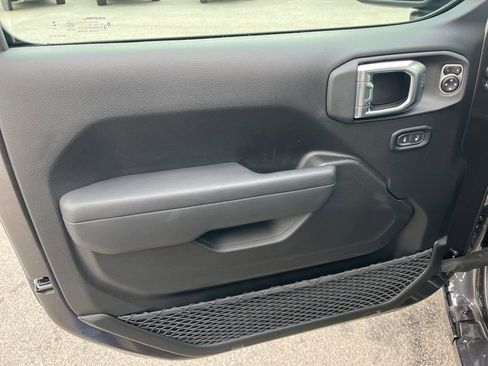 New 2026 Jeep Gladiator Sport image 18