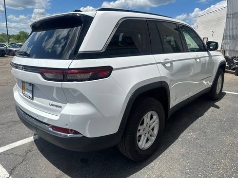 Used 2023 Jeep Grand Cherokee Laredo w/ Luxury Tech Group I AWD/4WD image 5