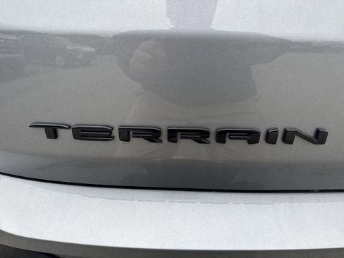 Used 2023 GMC Terrain SLE w/ Driver Convenience Package image 31